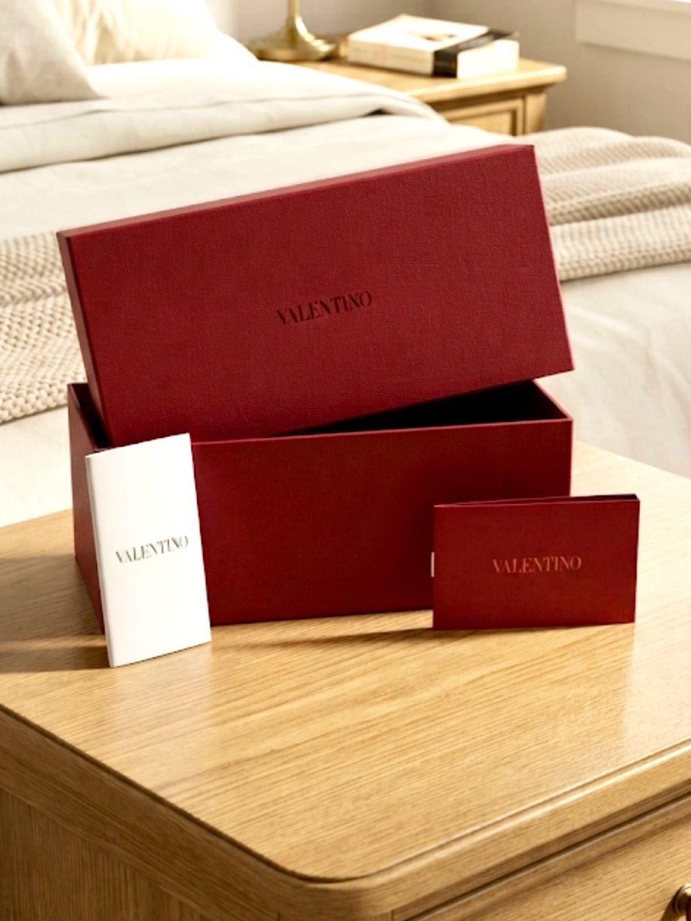 VALENTINO SUNGLASS BOX